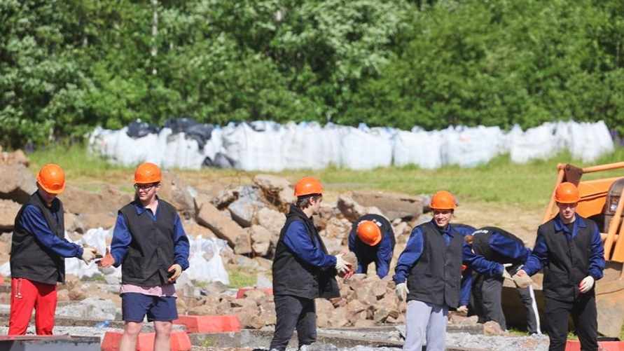 В БРСМ рассказали, как два года отправляли отряды белорусских студентов "зарубежным нанимателям"