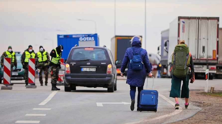 Конфискуют? Латвия решила запретить машины с белорусскими номерами