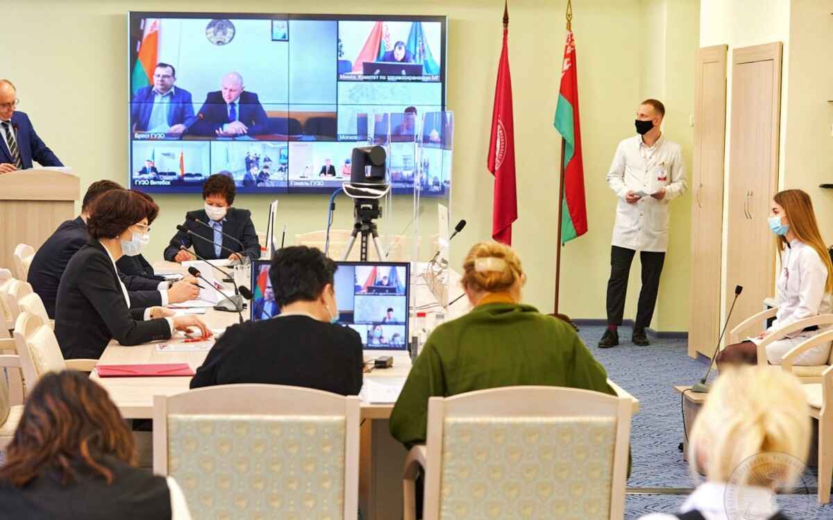 В Минобразования Беларуси рассказали, зачем студенты-"платники" просят, чтобы их распределили