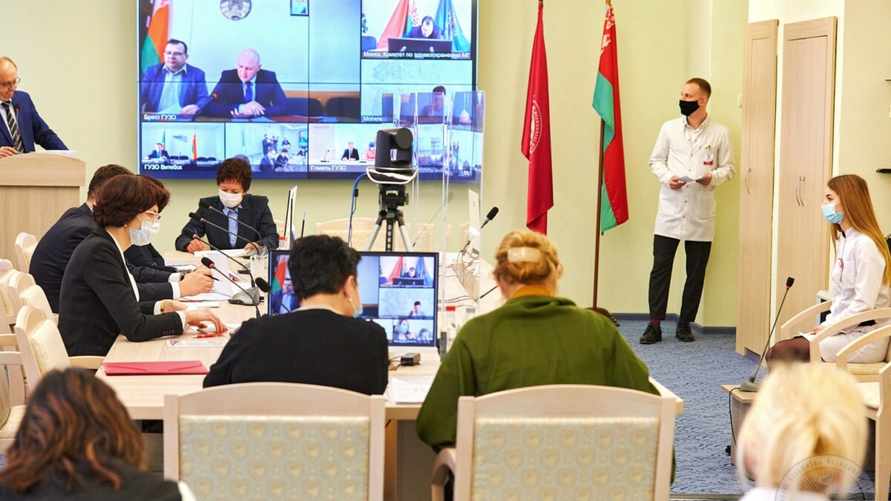 В Минобразования Беларуси рассказали, зачем студенты-"платники" просят, чтобы их распределили