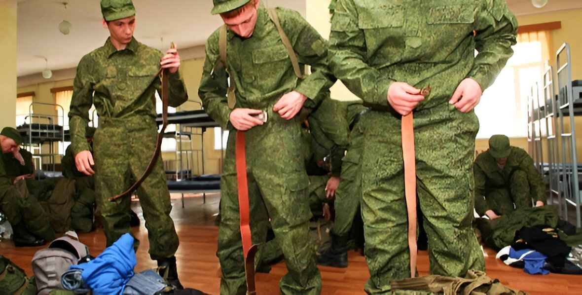 Витебский облисполком попросил освободить часть призывников от срочной службы. А кому пообещали по 1000 руб в месяц?
