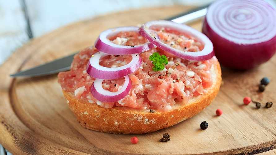 Нашли рецепт, где фарш не надо жарить. А что, так можно было?