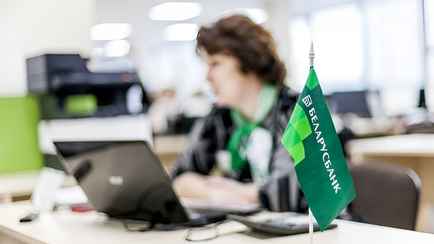 «Беларусбанк» ввёл ограничения по срочным банковским вкладам в долларах. Что изменится с 27 сентября?