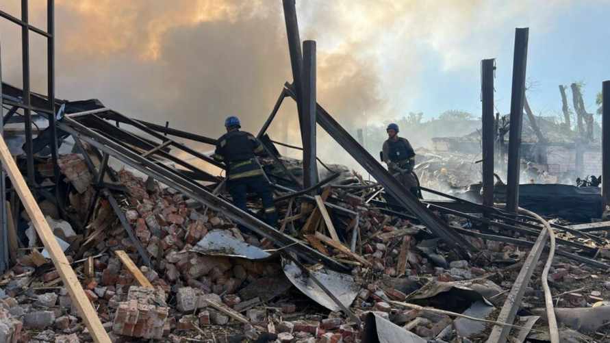 Российские ракеты разнесли жилой дом в украинских Сумах, в Кривом Роге – здание полиции. Есть жертвы