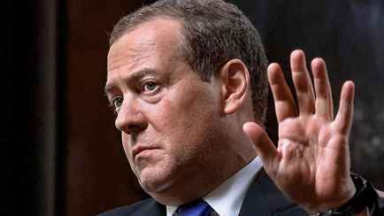 «Плевок в лицо каждому» — Медведев предложил «эвакуировать» посольства РФ в ответ на новые запреты ЕС