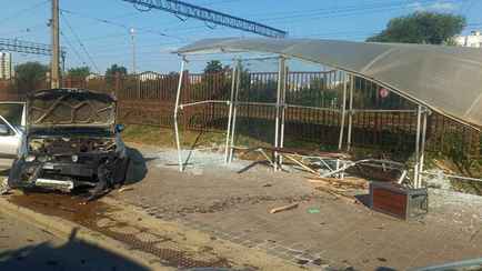 В Минске водитель въехал в остановку из-за кошки