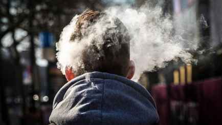 Можно ли белорусам курить электронные сигареты в автобусе? Разъяснили в милиции