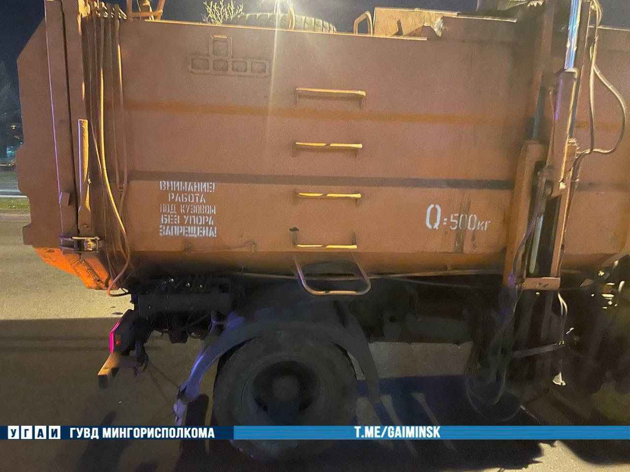 ГАИ показала, как легковушка протаранила пешеходов на перекрестке в ...