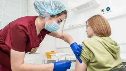 Стоит ли делать прививку от гриппа в сентябре? Врач объяснил, как правильно рассчитать сроки вакцинации