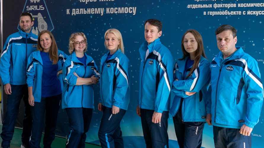 Участники эксперимента. Ольга Мастицкая - четвертая слева. Фото: РАН