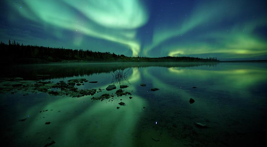 Aurora Borealis (северное сияние) — это явление, связанное