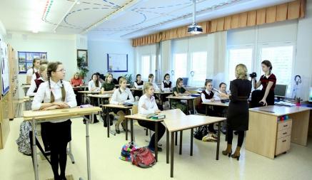 Белорусские школьники будут учиться стоя? В Новополоцке решили вернуться к «здоровьесберегающим» советским методикам