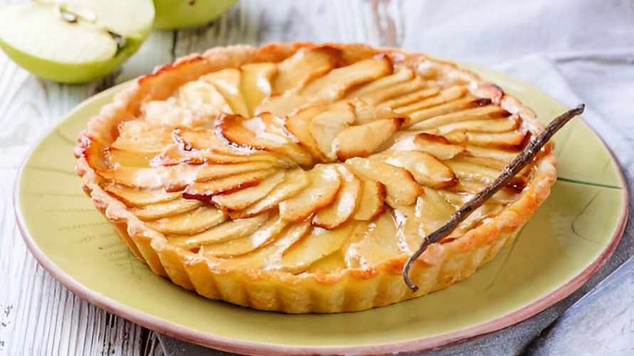 Приелась шарлотка? Нашли три альтернативных рецепта яблочного пирога, с которым справится каждый