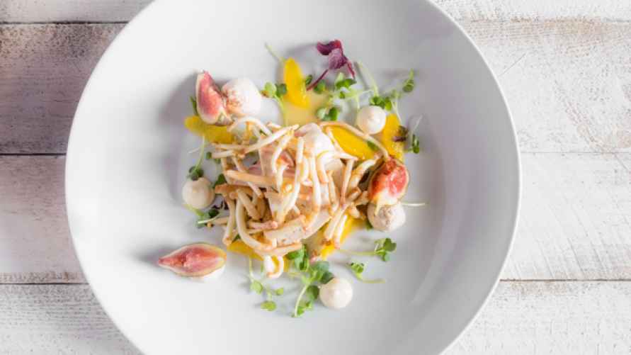 Так выглядит классическое блюдо из побегов хмеля.