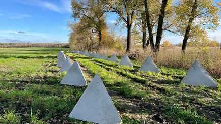 «Пользы — как от энергетических пирамид» — В ВСУ рассказали, почему российские «зубы дракона» не останавливают танки»