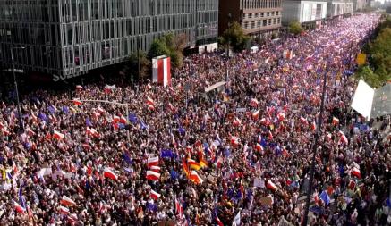 Польская оппозиция собрала «Марш миллиона». Власти заявили, что только «тысяч»