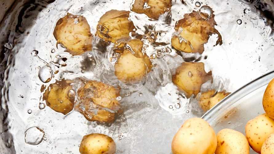 Эти три ошибки при варке картошки допускают почти все. А как правильно?