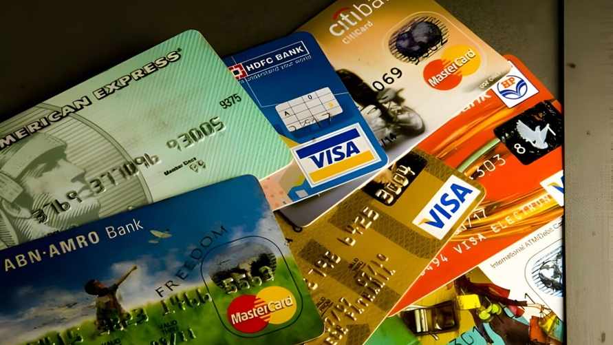 Совмин предложил обязать белорусов сообщать о счетах в иностранных банках. В российских тоже?