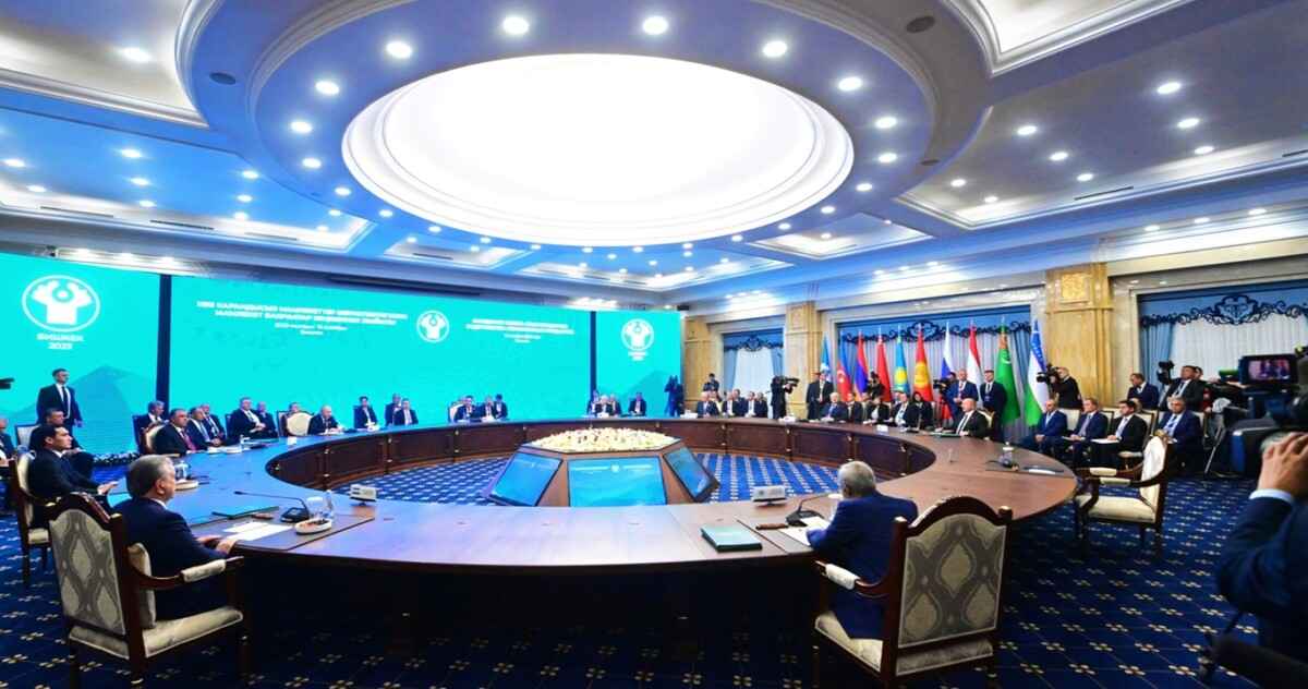 Лукашенко призвал страны СНГ сделать выбор между "большим братом" и американцами