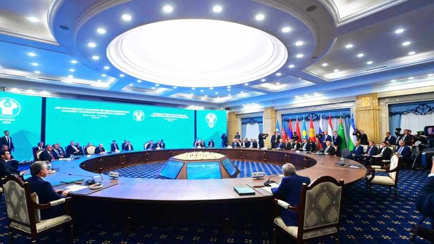 Лукашенко призвал страны СНГ сделать выбор между "большим братом" и американцами