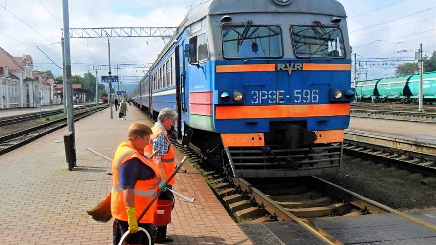 БелЖД объявила о сокращении количества поездов в 2024 году. Что изменится?