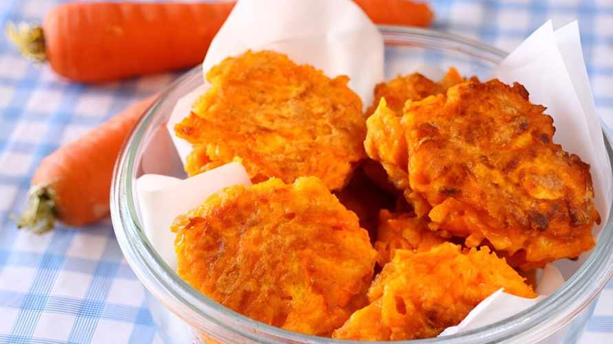 Нутрициологи посоветовали чаще готовить драники из морковки. Что в них такого особенного?