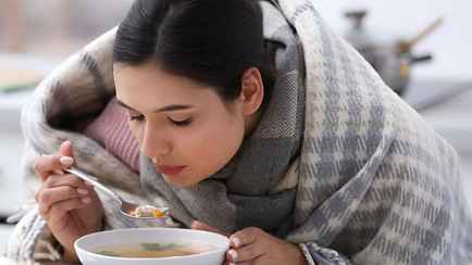 Помогает ли куриный суп при простуде? Узнали у учёных и нашли традиционный «лечебный» рецепт