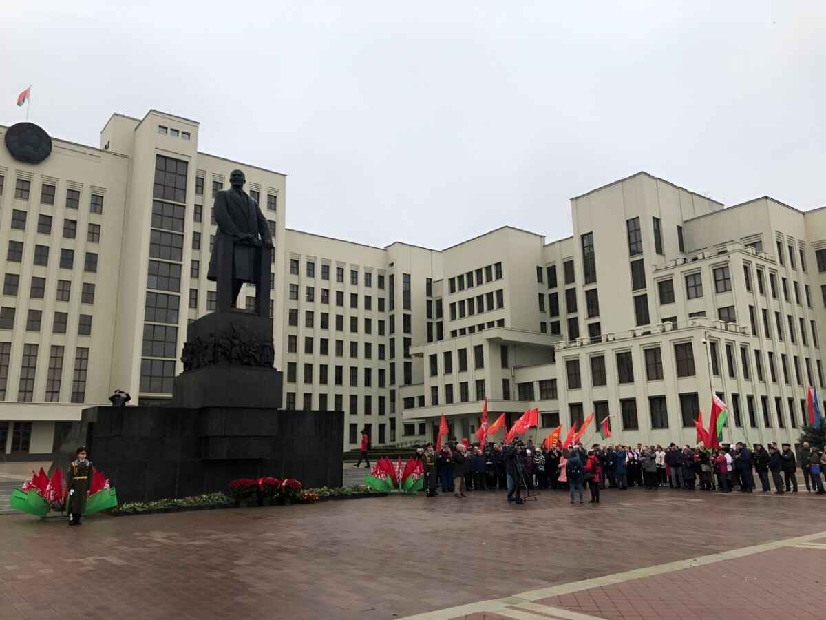 В Минтруда предупредили, на кого из белорусов не подействуют переносы на ноябрьские праздники