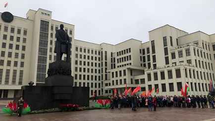 В Минтруда предупредили, на кого из белорусов не подействуют переносы на ноябрьские праздники