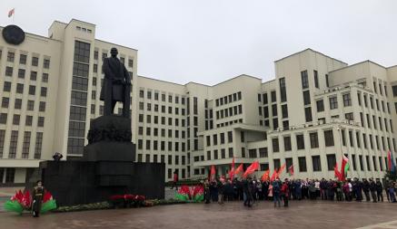 В Минтруда предупредили, на кого из белорусов не подействуют переносы на ноябрьские праздники