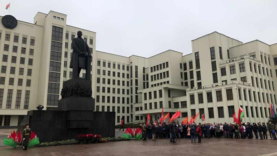 В Минтруда предупредили, на кого из белорусов не подействуют переносы на ноябрьские праздники