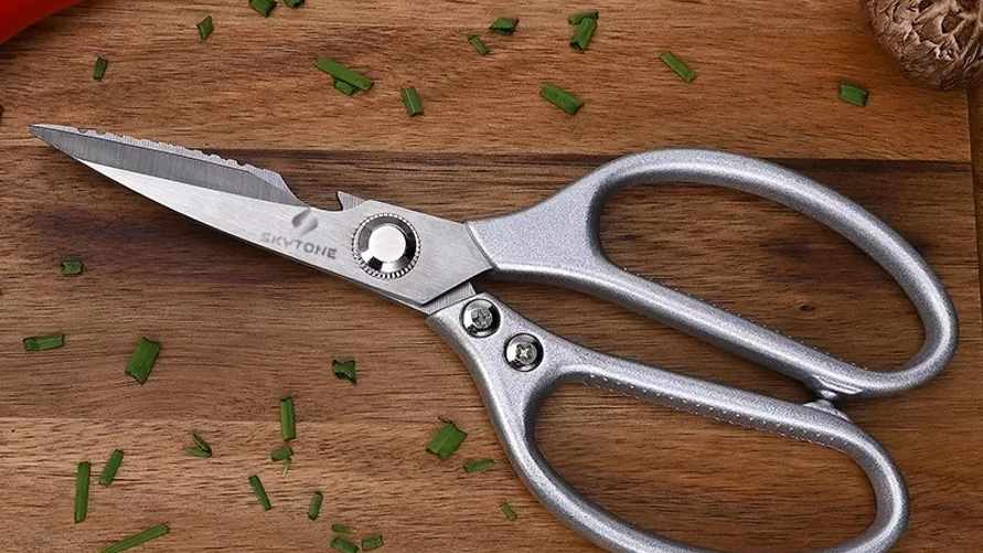 Эта тайная функция ножниц поможет заточить ножи. Как?