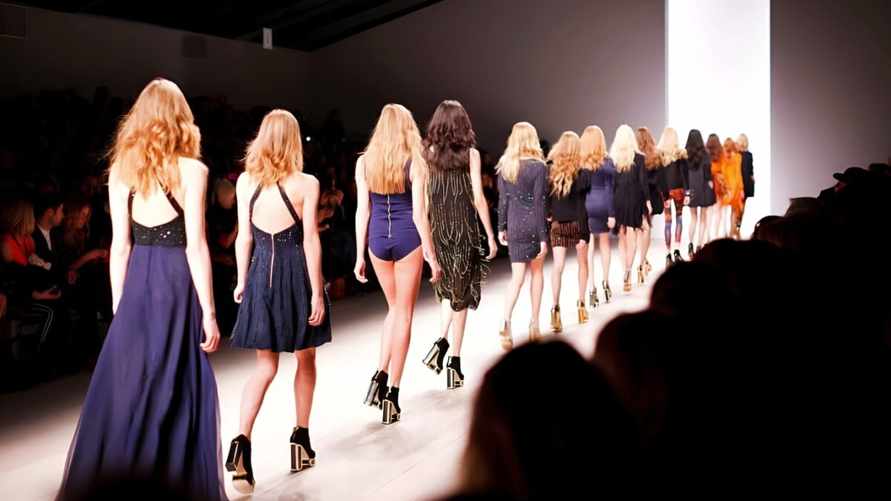 В Минске будущих учителей решили обучать дефиле и позированию