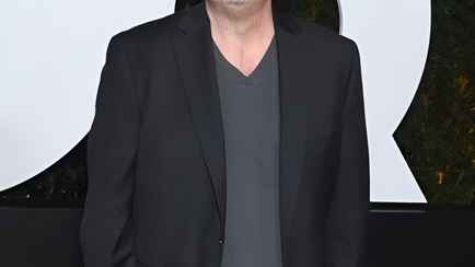 Мэтью Перри умер в одиночестве, мечтая о семье. Знакомые рассказали о его «борьбе с демонами»