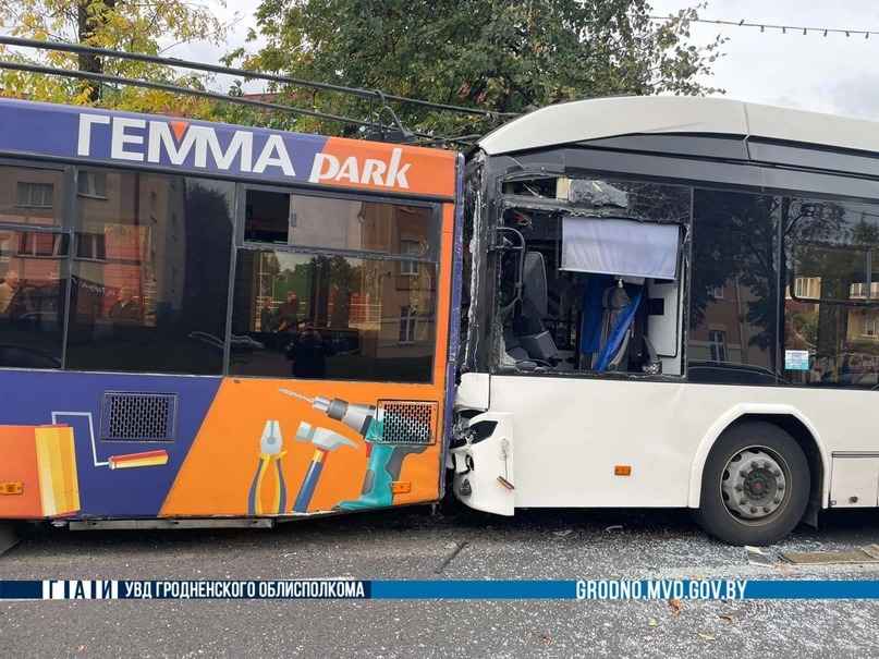 Автобус, маршрутка и два троллейбуса столкнулись в Гродно. Что известно?