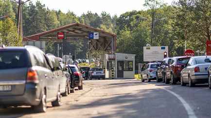 В Литве рассказали, почему на границе с Беларусью теперь километровые очереди. Когда рассосутся?