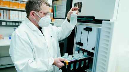 Вакцины от гриппа и Covid-19 увеличивают риск инсультов? Пожилые учёные рассказали, будут ли вакцинироваться