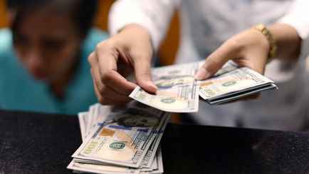 Курс доллара в Беларуси снизился на торгах 10 октября. На сколько?