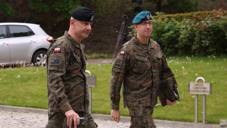 В Польше внезапно подали в отставку командующие армией. Что случилось?