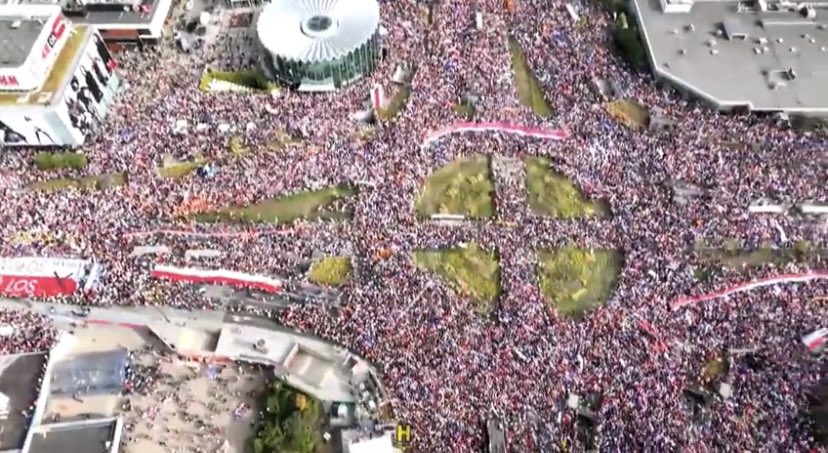 Польская оппозиция собрала "Марш миллиона". Власти заявили, что только "тысяч"