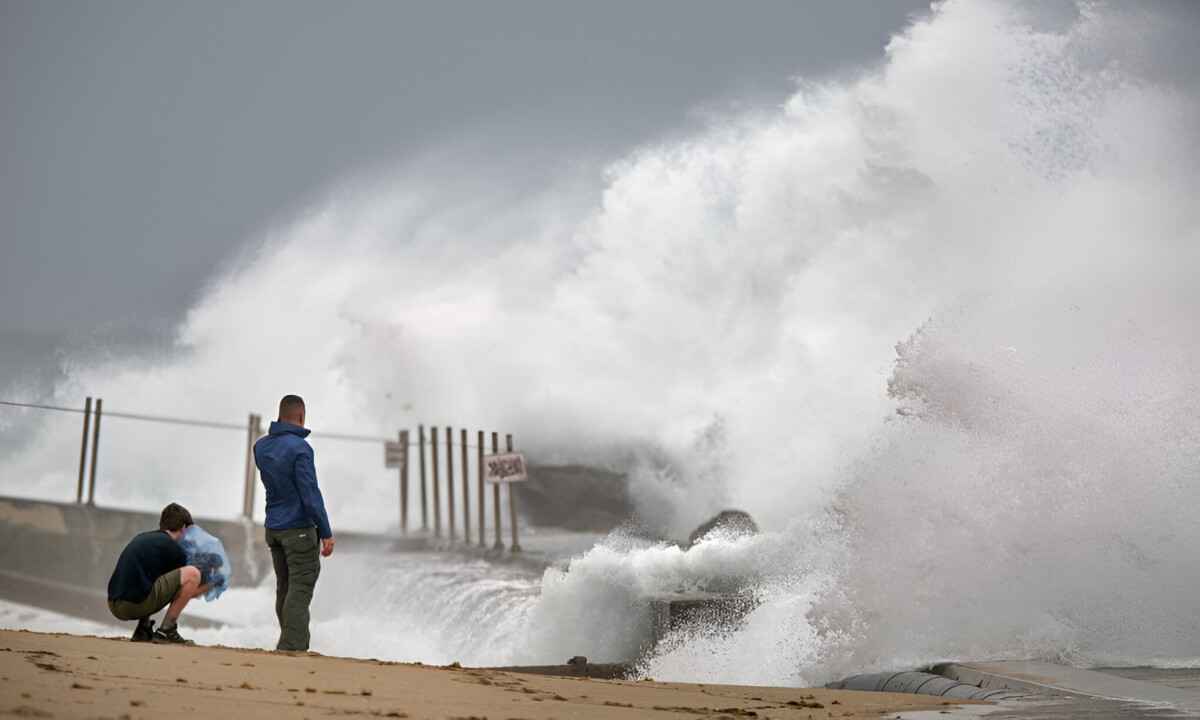 Европе пообещали ураганы до 120 км/ч и наводнения. Из-за чего объявили оранжевый уровень опасности в Беларуси?