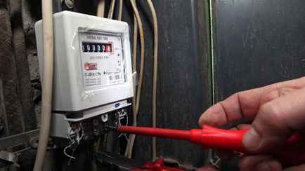 Куда обращаться белорусам, если не верят в точность электросчетчика? Энергетики дали совет