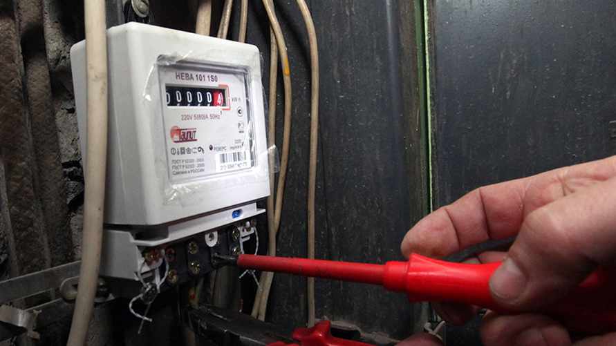 Куда обращаться белорусам, если не верят в точность электросчетчика? Энергетики дали совет