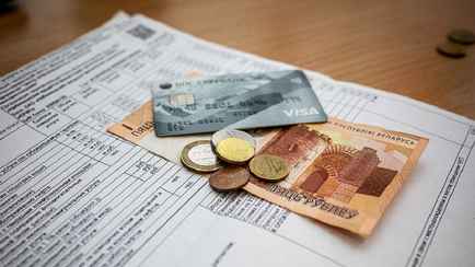 Могут ли плату за услуги ЖКХ удерживать из зарплаты белорусов? Объяснили юристы