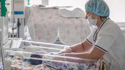 «Придется искать этих самых мигрантов» — На госТВ рассказали, почему белоруски не хотят рожать