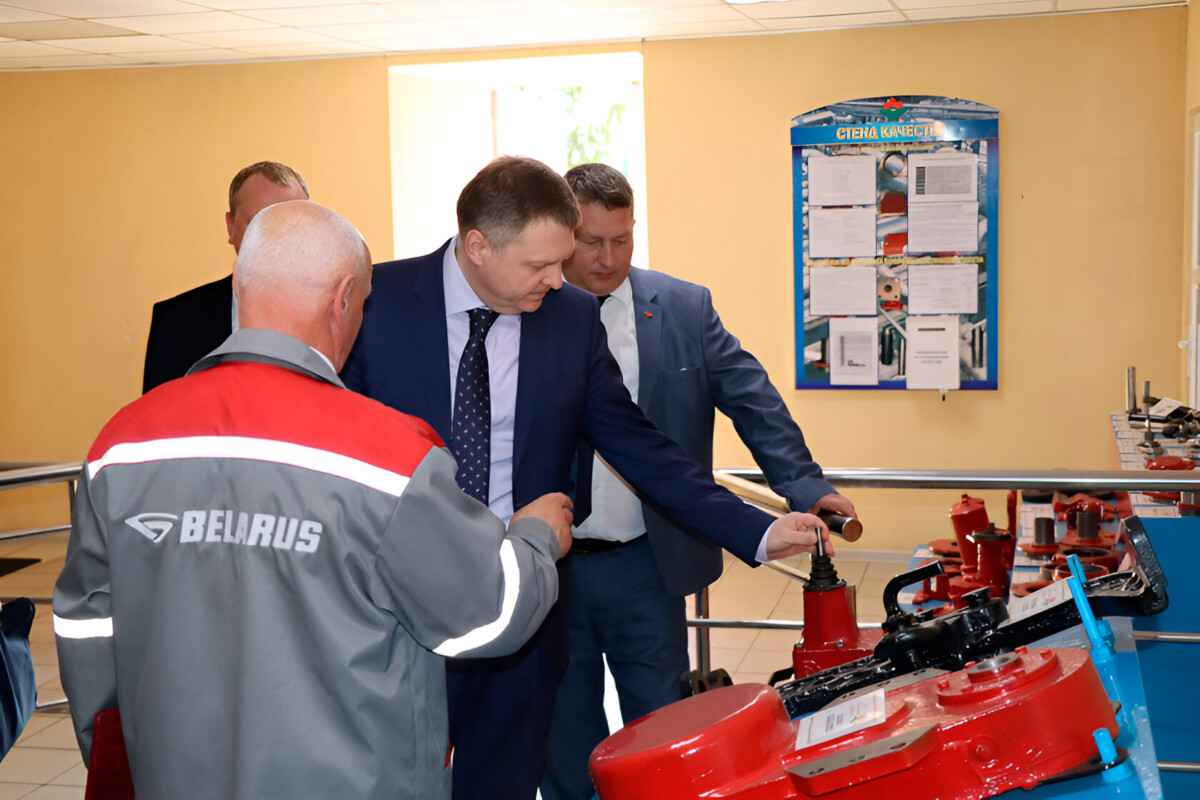 "Другие станки" - Червяков рассказал, почему белорусская молодежь не идёт работать на заводы