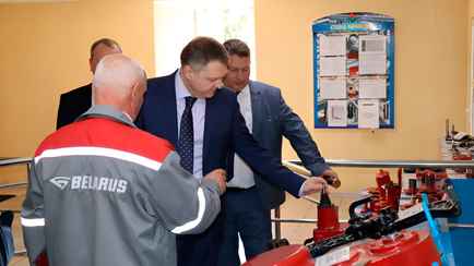 «Другие станки» — Червяков рассказал, почему белорусская молодежь не идёт работать на заводы