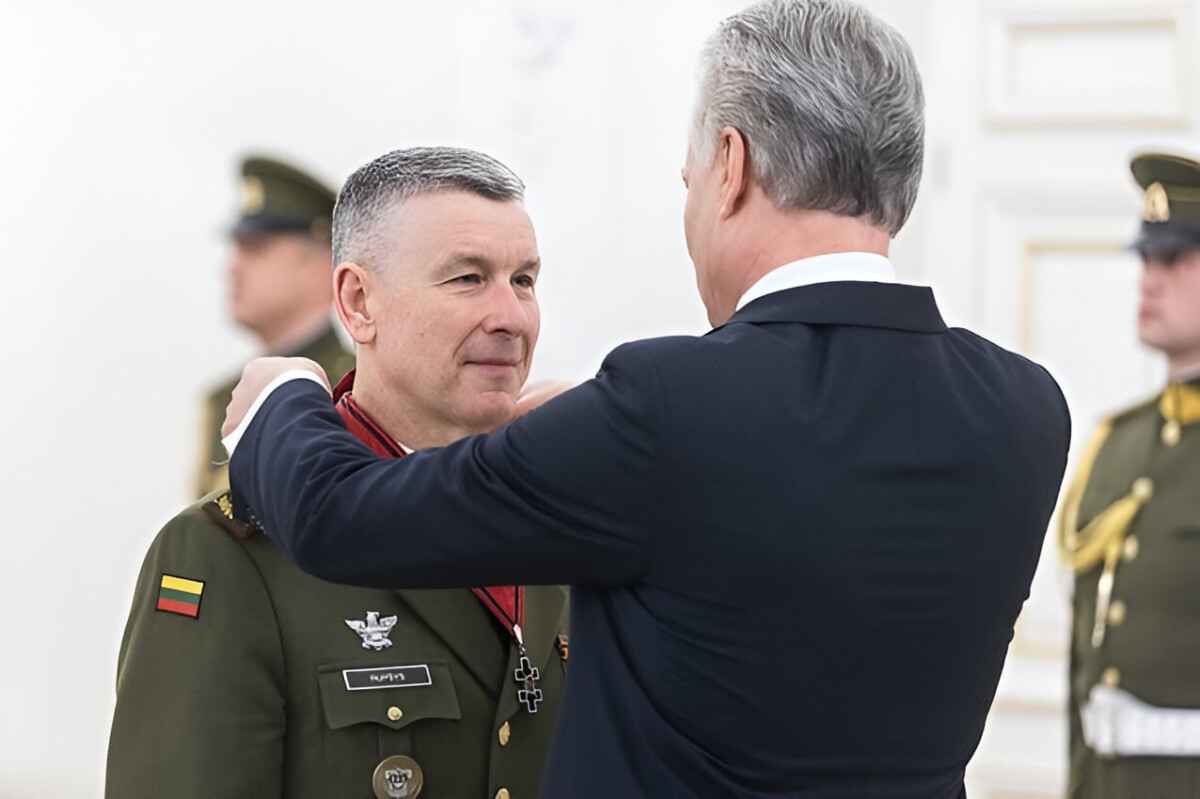 В Литве президент попал в скандал из-за главы Генштаба. Что произошло?