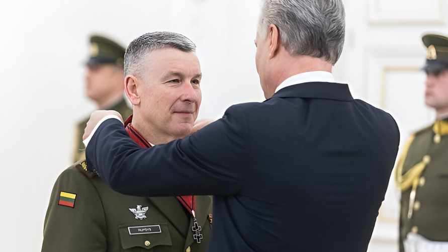 В Литве президент попал в скандал из-за главы Генштаба. Что произошло?