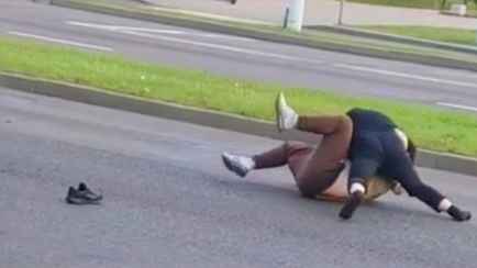 В Бресте водители маршруток устроили драку прямо на дороге